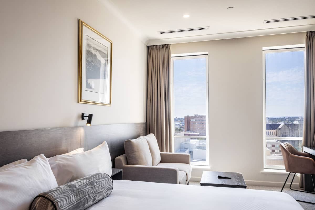 Premier King | In-room safe, desk, blackout curtains, soundproofing