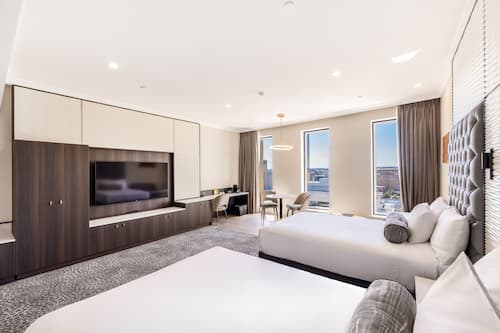 Club Twin | In-room safe, desk, blackout curtains, soundproofing
