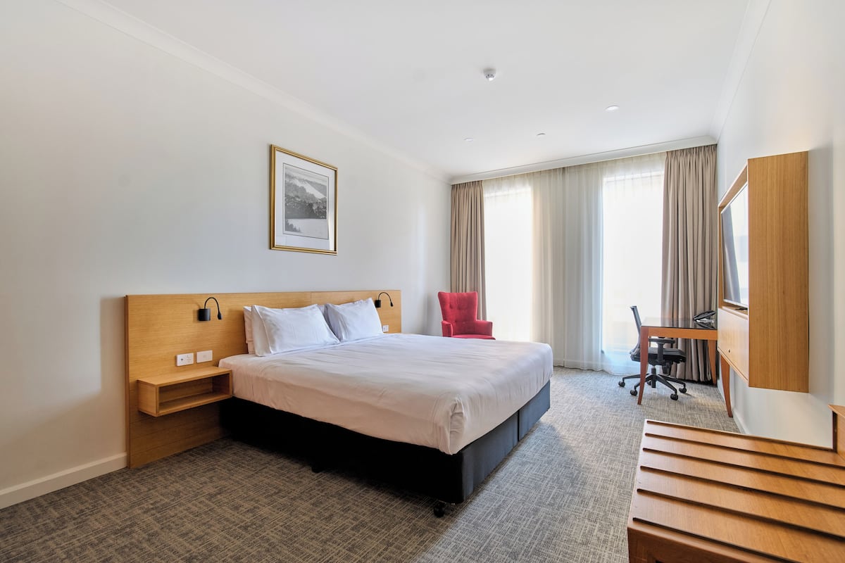 In-room safe, desk, blackout drapes, soundproofing