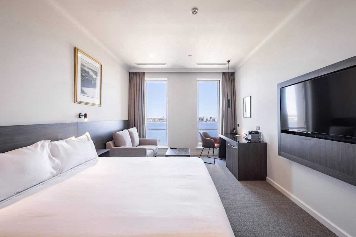 In-room safe, desk, blackout drapes, soundproofing