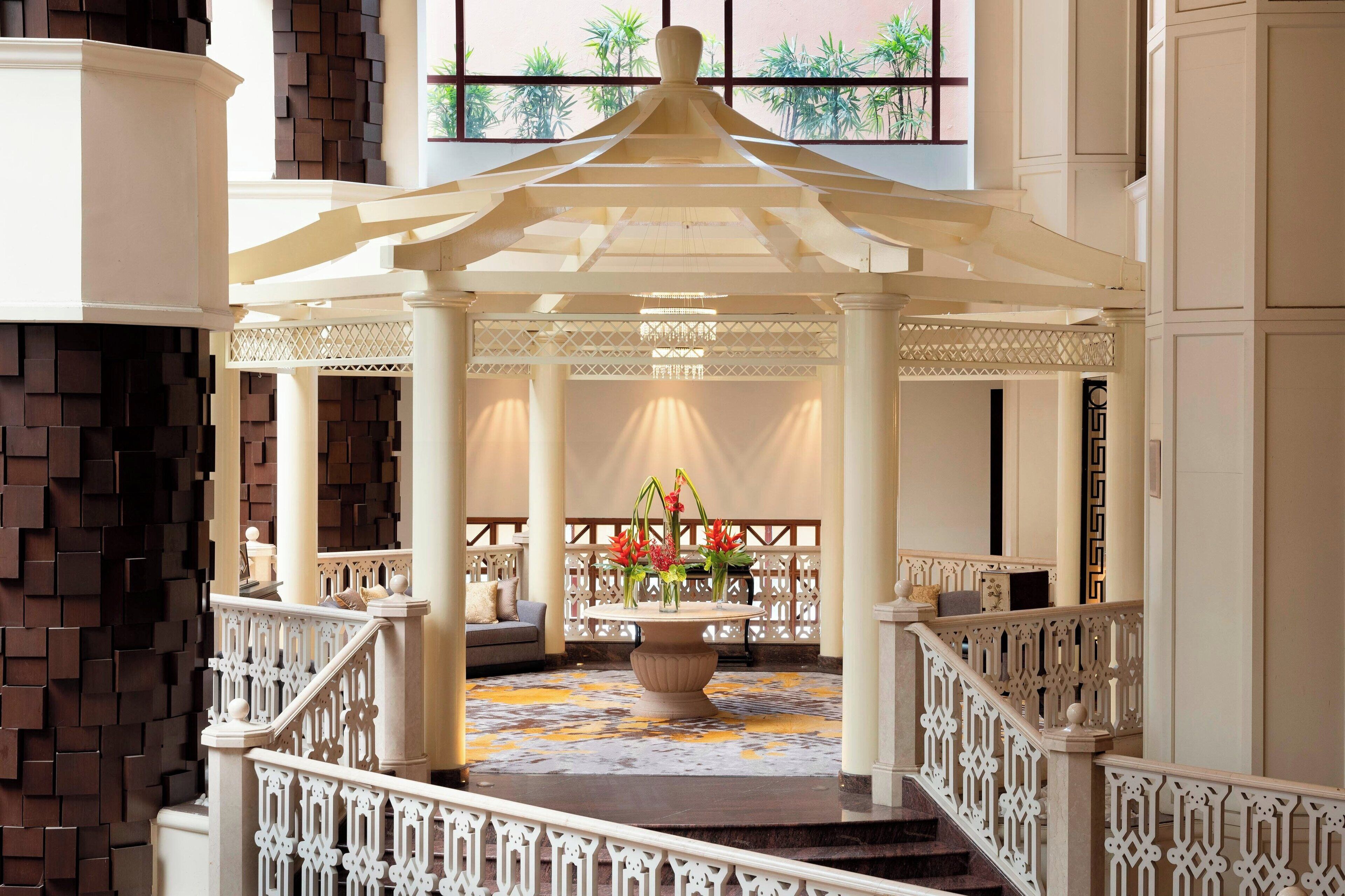 3 restaurants, breakfast, lunch, dinner served; international cuisine