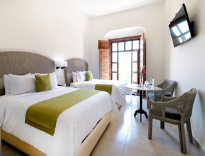 Down comforters, individually decorated, individually furnished, desk - Hotel Misión Campeche (Campeche)
