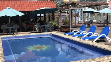 3 outdoor pools, sun loungers