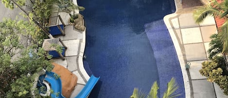 3 outdoor pools, pool loungers