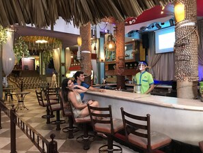 Bar (on property) - Hotel Club del Sol Acapulco by NG Hoteles (Acapulco)