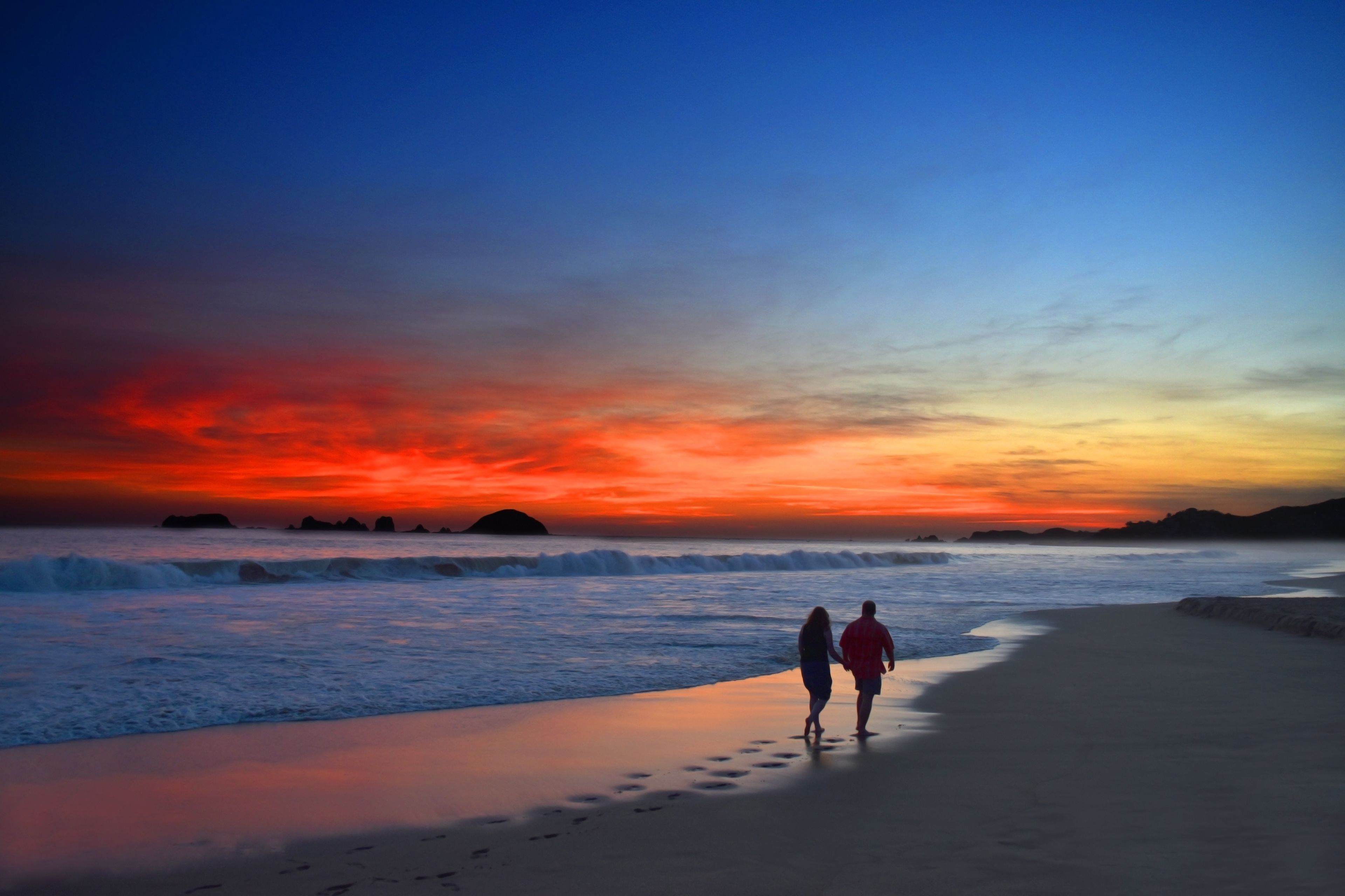En la playa, camas de playa gratis, sillas reclinables de playa