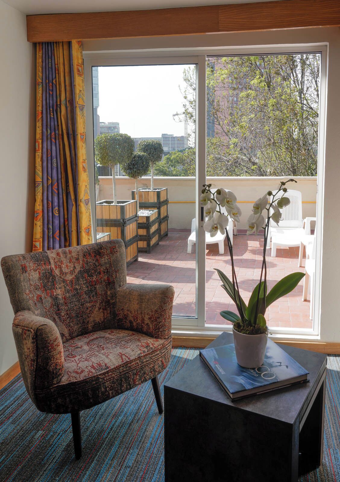 Studiosuite – superior | Safe på rommet, lydisolert og wi-fi (inkludert)