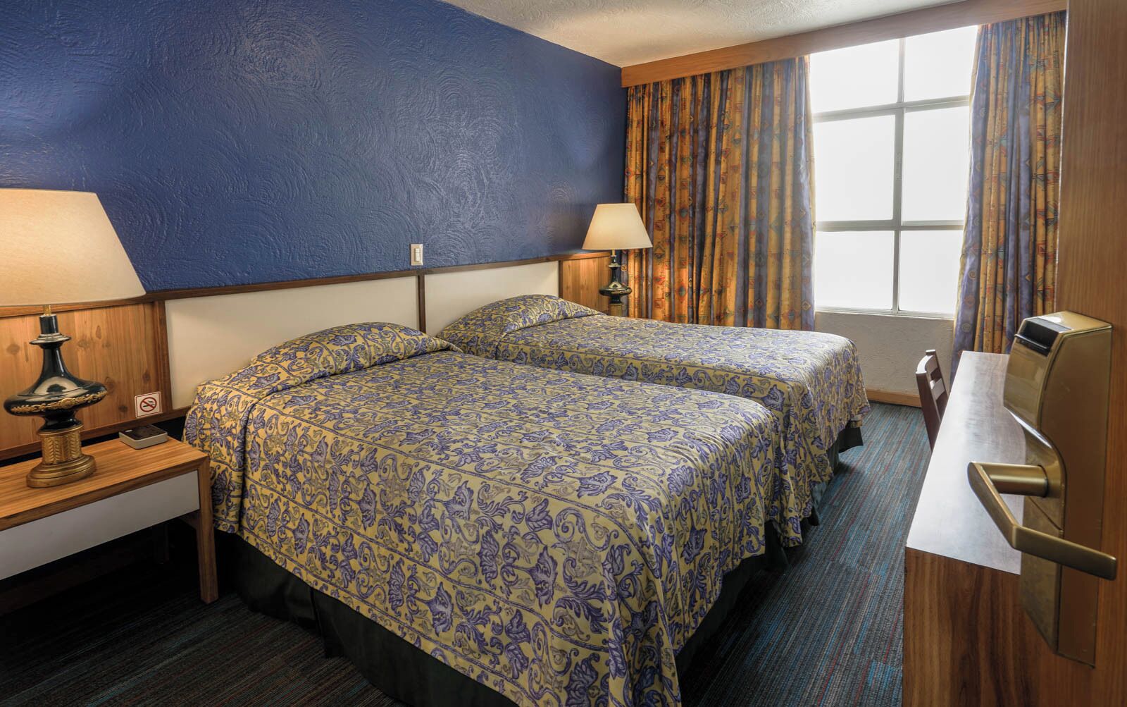 Dobbeltrom – basic | Safe på rommet, lydisolert og wi-fi (inkludert)