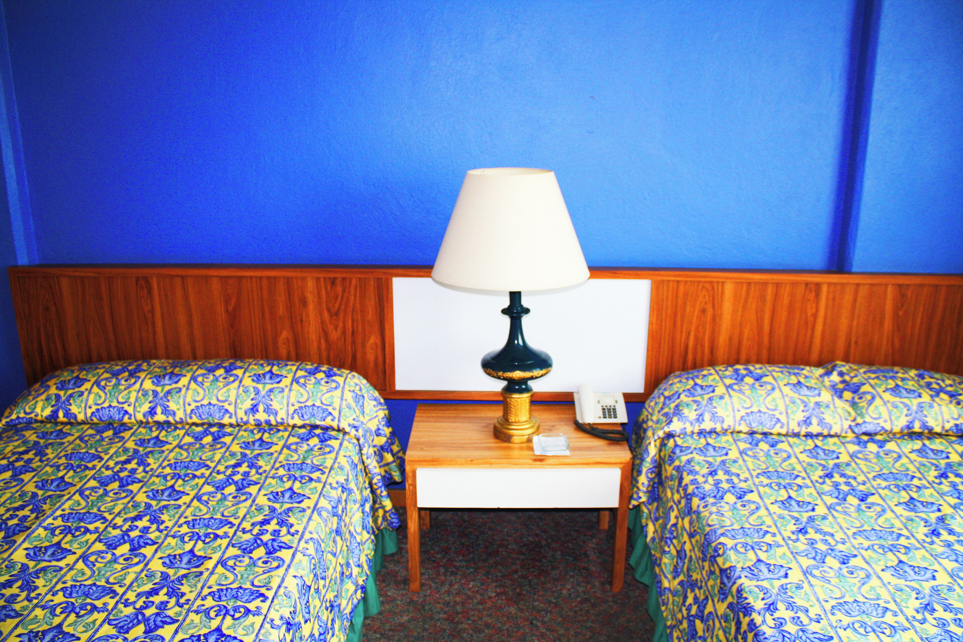 Caja de seguridad en la habitación y sistema de insonorización 