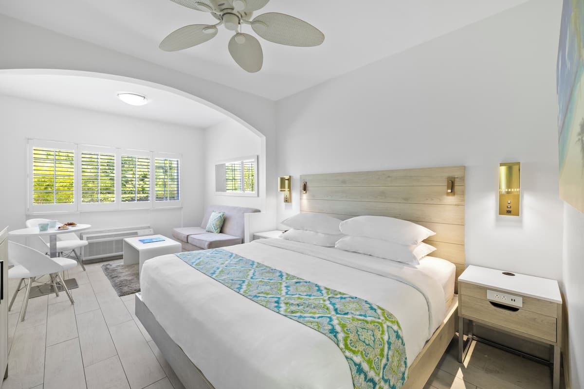 Standard Room, 1 King Bed