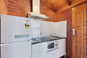 Room, 1 King Bed, Non Smoking | Desk, soundproofing, iron/ironing board, free WiFi