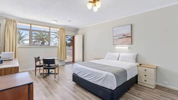 Rom – standard, 1 queensize-seng, ikke-røyk | Skrivebord, lydisolert, strykejern/-brett og wi-fi (inkludert)