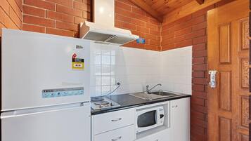 Habitación, 1 cama de matrimonio grande, no fumadores | Escritorio, sistema de insonorización, tabla de planchar con plancha