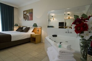 Spa Suite | Pillow-top beds, desk, soundproofing, iron/ironing board