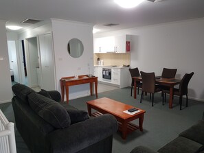 Two Bedroom Apartment | Living area - Mid City Motor Inn (Singleton)