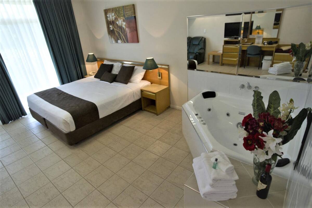 Spa Suite | Pillow-top beds, desk, soundproofing, iron/ironing board