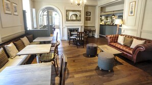 Bar (on property) - Rutland Arms (Newmarket)