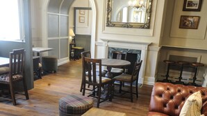 Bar (on property) - Rutland Arms (Newmarket)