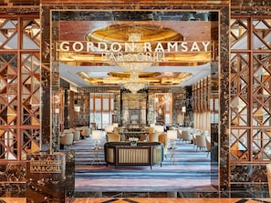 4 restaurants, breakfast, lunch, dinner served; international cuisine