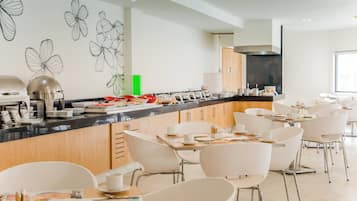 Free daily buffet breakfast