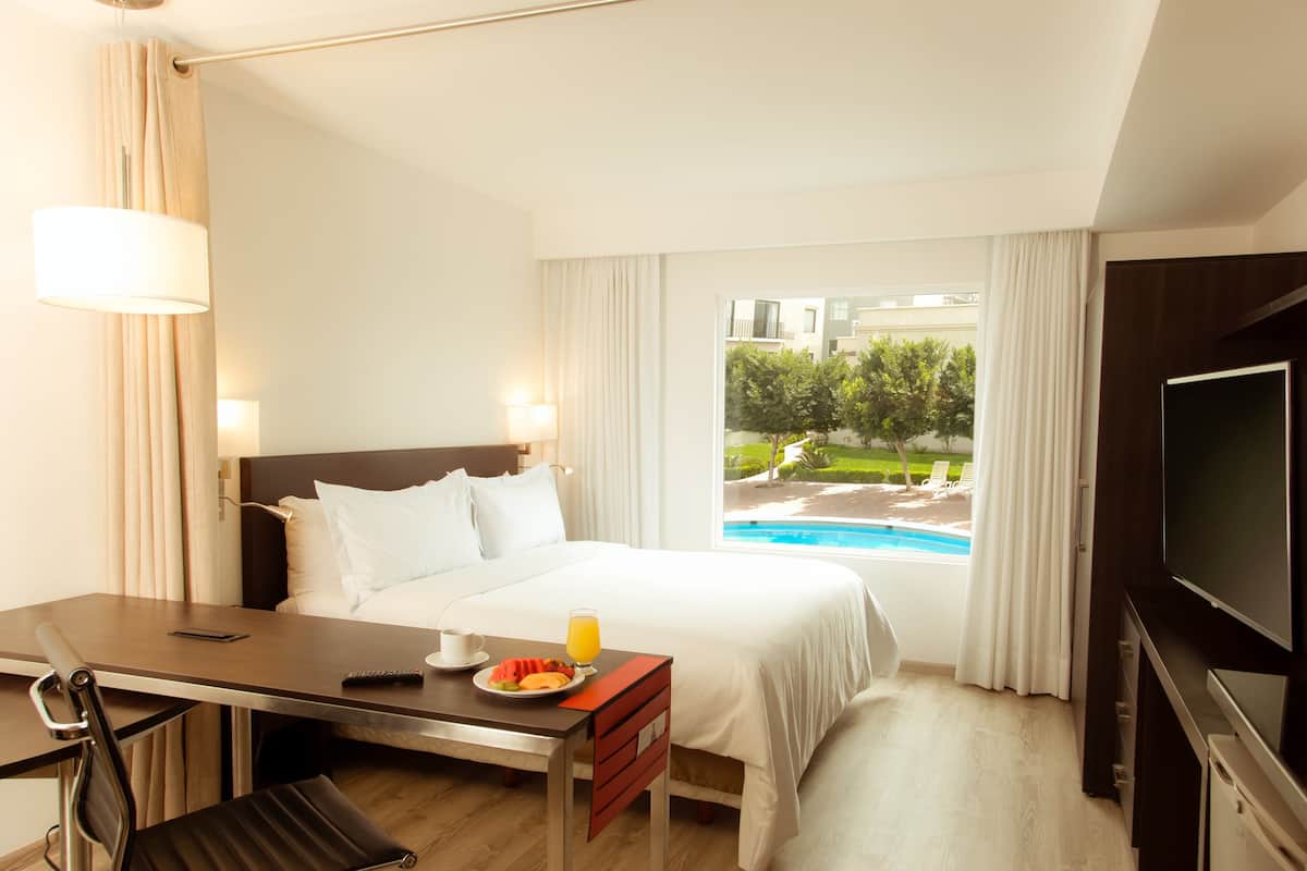 Loft | In-room safe, desk, blackout curtains, iron/ironing board