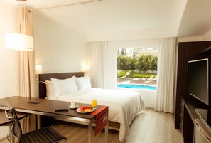 Loft | In-room safe, desk, blackout curtains, iron/ironing board