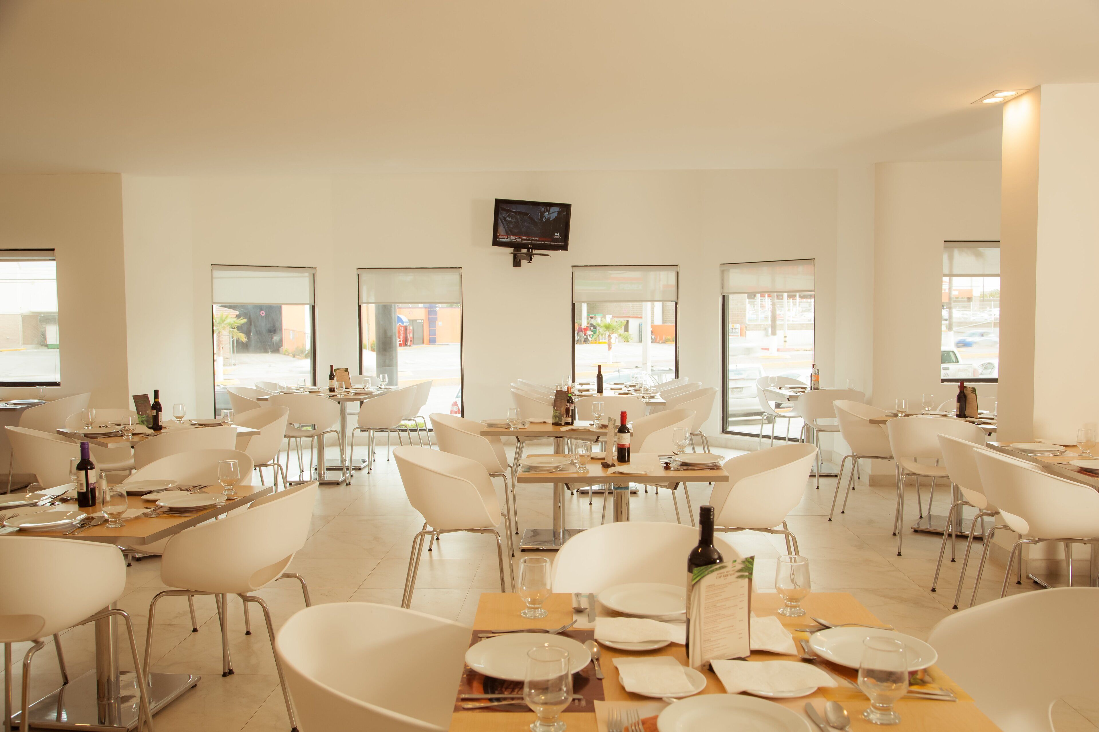 breakfast, lunch and dinner served