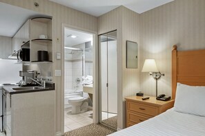 Standard Studio Suite, 1 Queen Bed, Kitchenette | Bathroom | Free toiletries, hair dryer, bathrobes, towels