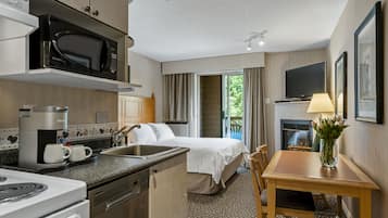 Standard Studio Suite, 1 Queen Bed, Kitchenette | Private kitchen