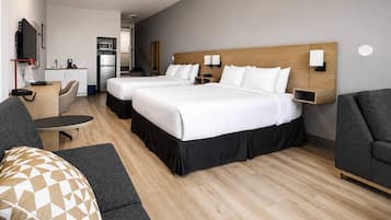 Luxe beddengoed, pillowtop-bedden, een bureau, verduisterende gordijnen
