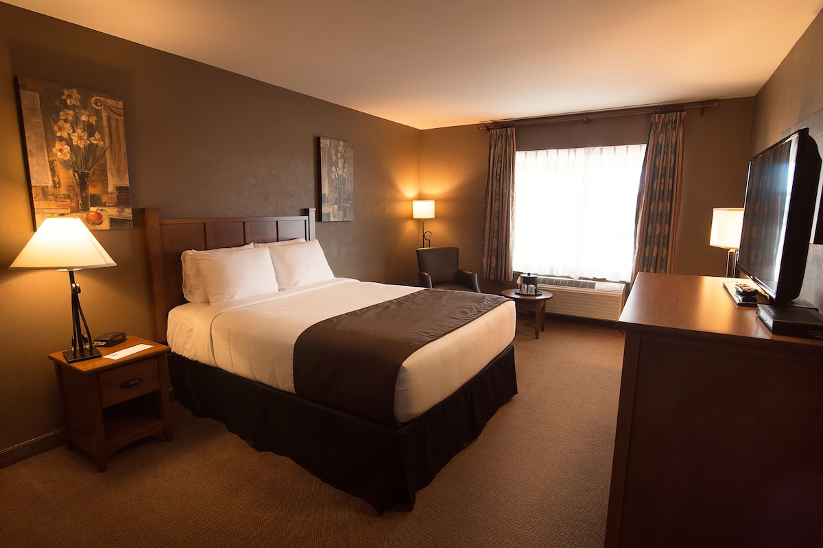 1 bedroom, premium bedding, pillow-top beds, desk