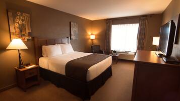 Luxe beddengoed, pillowtop-bedden, een bureau, verduisterende gordijnen