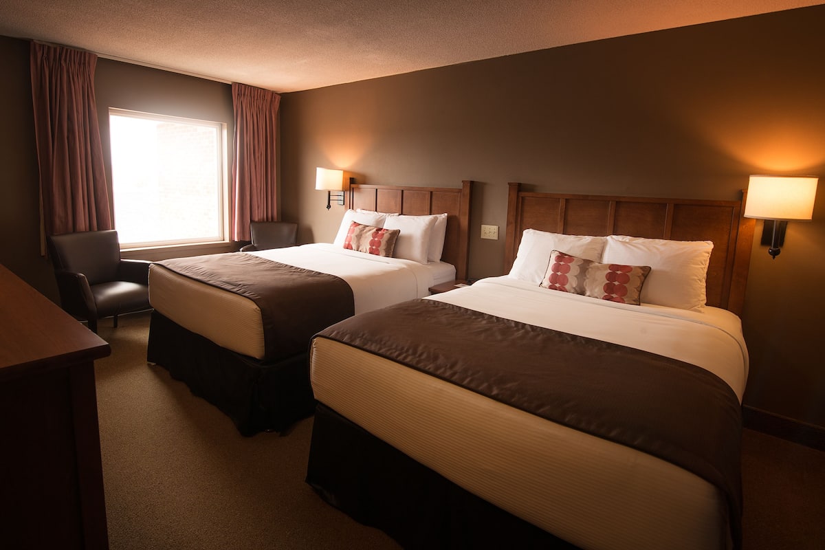 1 bedroom, premium bedding, pillow-top beds, desk