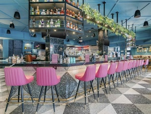 Aamiainen tarjolla, paikallinen keittiö