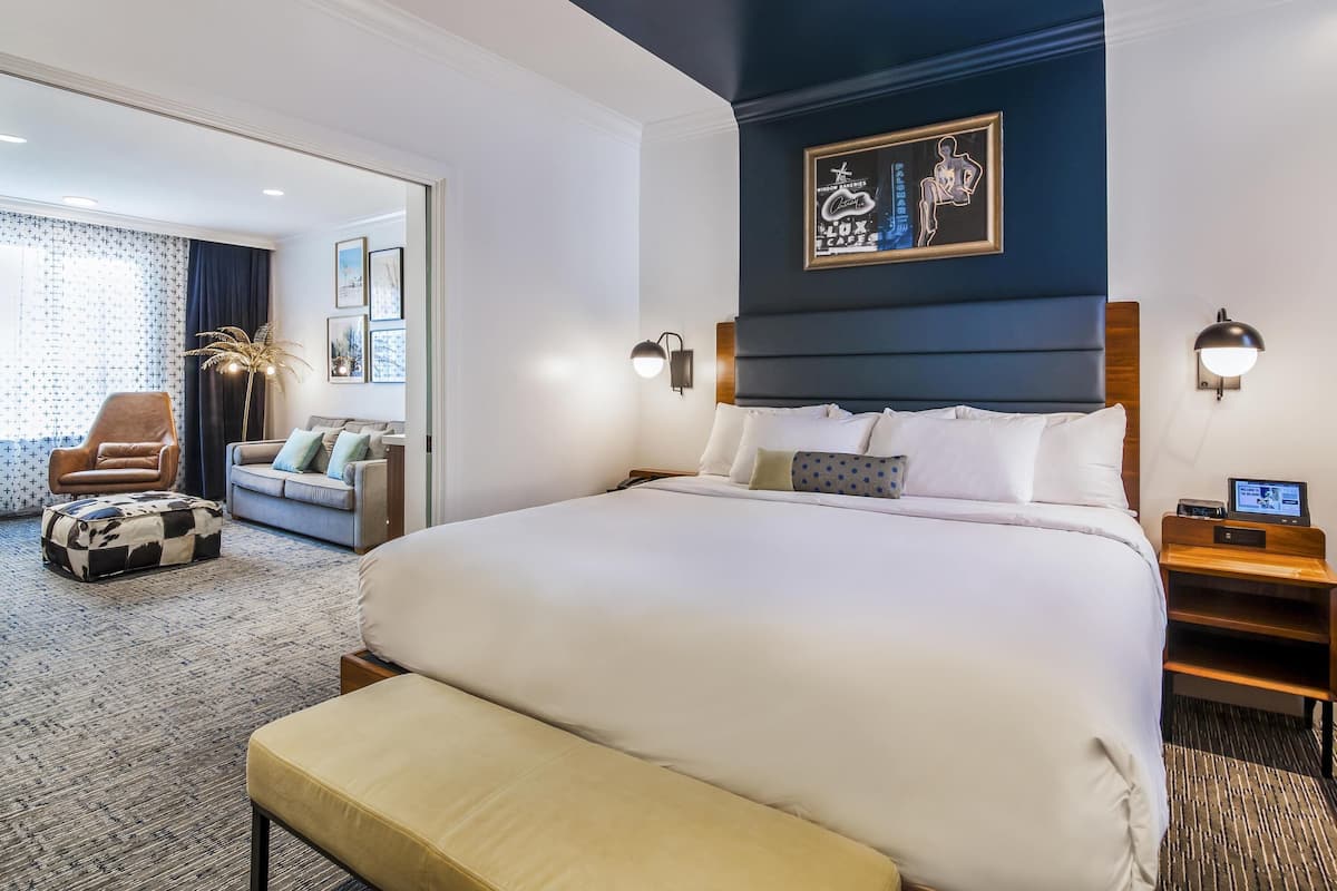 Suíte, 1 quarto, vista para a cidade | Roupas de cama premium, camas com colchões pillow-top