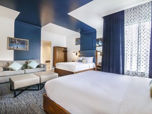 Junior Suite, 1 Queen Bed with Sofa bed, City View | Premium bedding, pillowtop beds, in-room safe, individually decorated