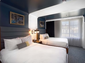 Chambre supérieure, 2 grands lits, vue sur la ville | Literie de qualité, lit avec matelas à plateau-coussin, coffre-fort