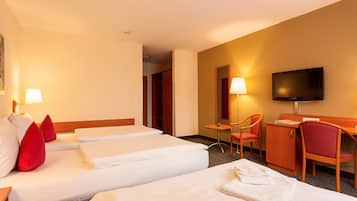 Standard Triple Room | Desk, laptop workspace, blackout drapes, soundproofing