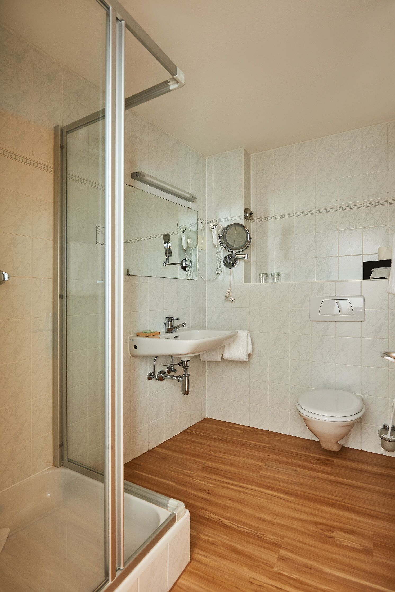 comfort double room | bathroom | shower, free toiletries, hair dryer, towels