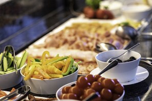 Breakfast buffet - Starlight Suiten Hotel Renngasse (Vienna)