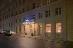 Building design - Starlight Suiten Hotel Renngasse (Vienna)