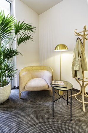 Lobby sitting area - Starlight Suiten Hotel Renngasse (Vienna)