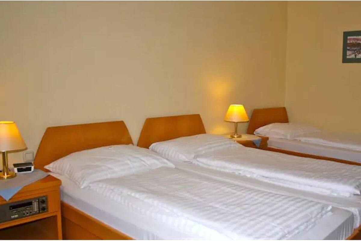 Quarto triplo | Frigobar, cofres nos quartos, escrivaninha