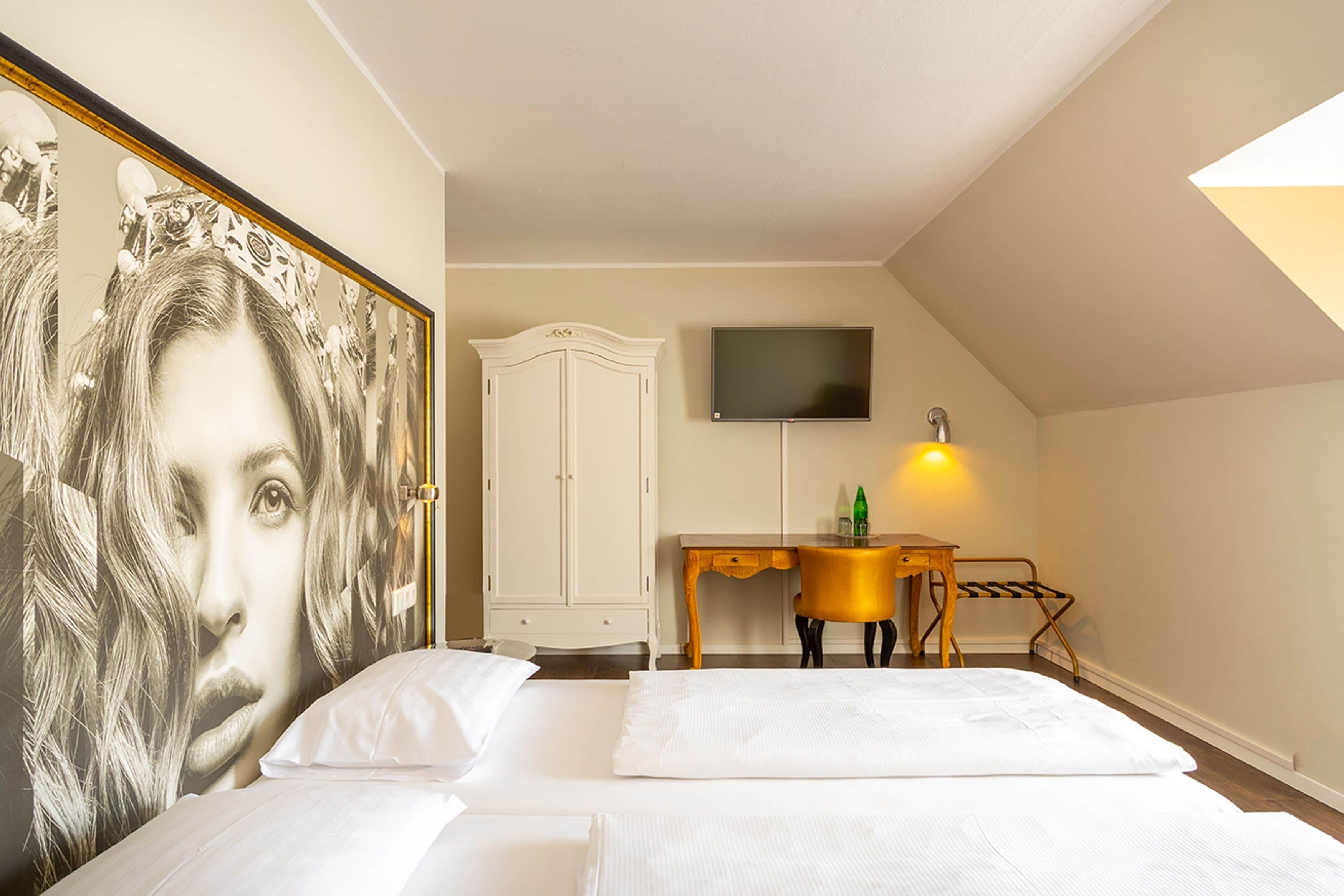 superior double room | 1 bedroom, hypo-allergenic bedding, in-room safe, desk