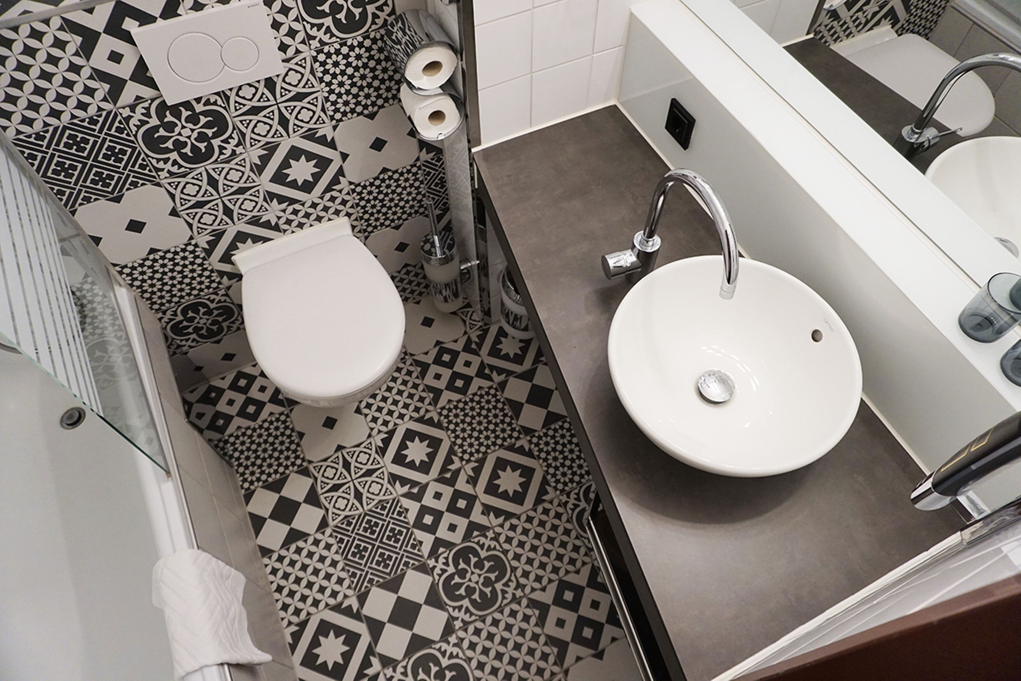 comfort double room | bathroom | free toiletries, hair dryer, towels, soap