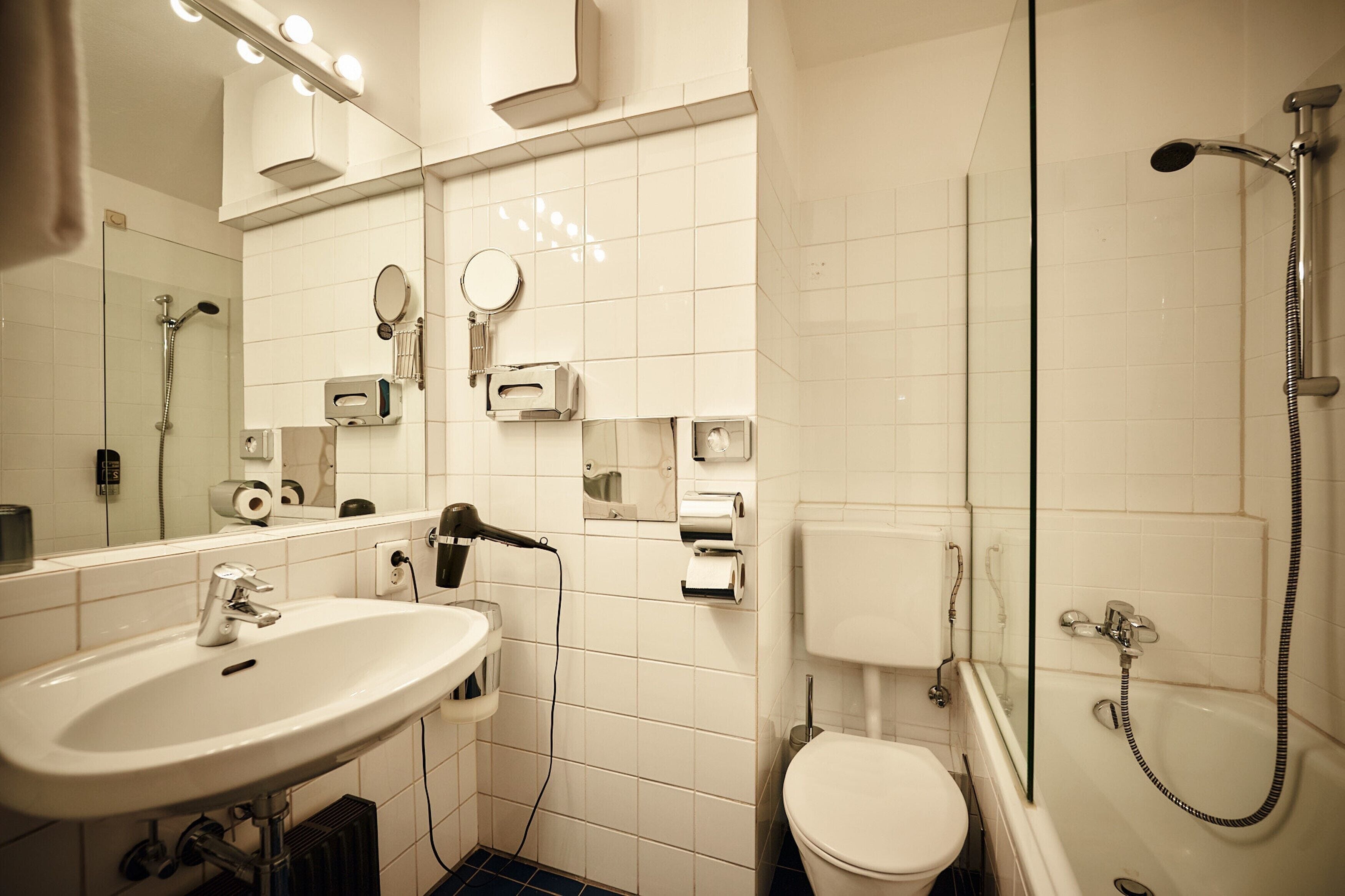superior double room | bathroom | free toiletries, hair dryer, towels, soap