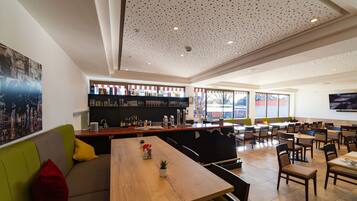 Tägliches Frühstücksbuffet (15.5 EUR pro Person)