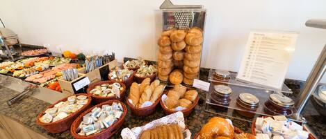 Desayuno buffet diario (EUR 15.5 por persona)