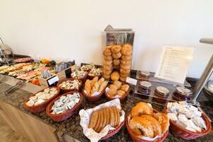 Daily buffet breakfast (EUR 15.5 per person)