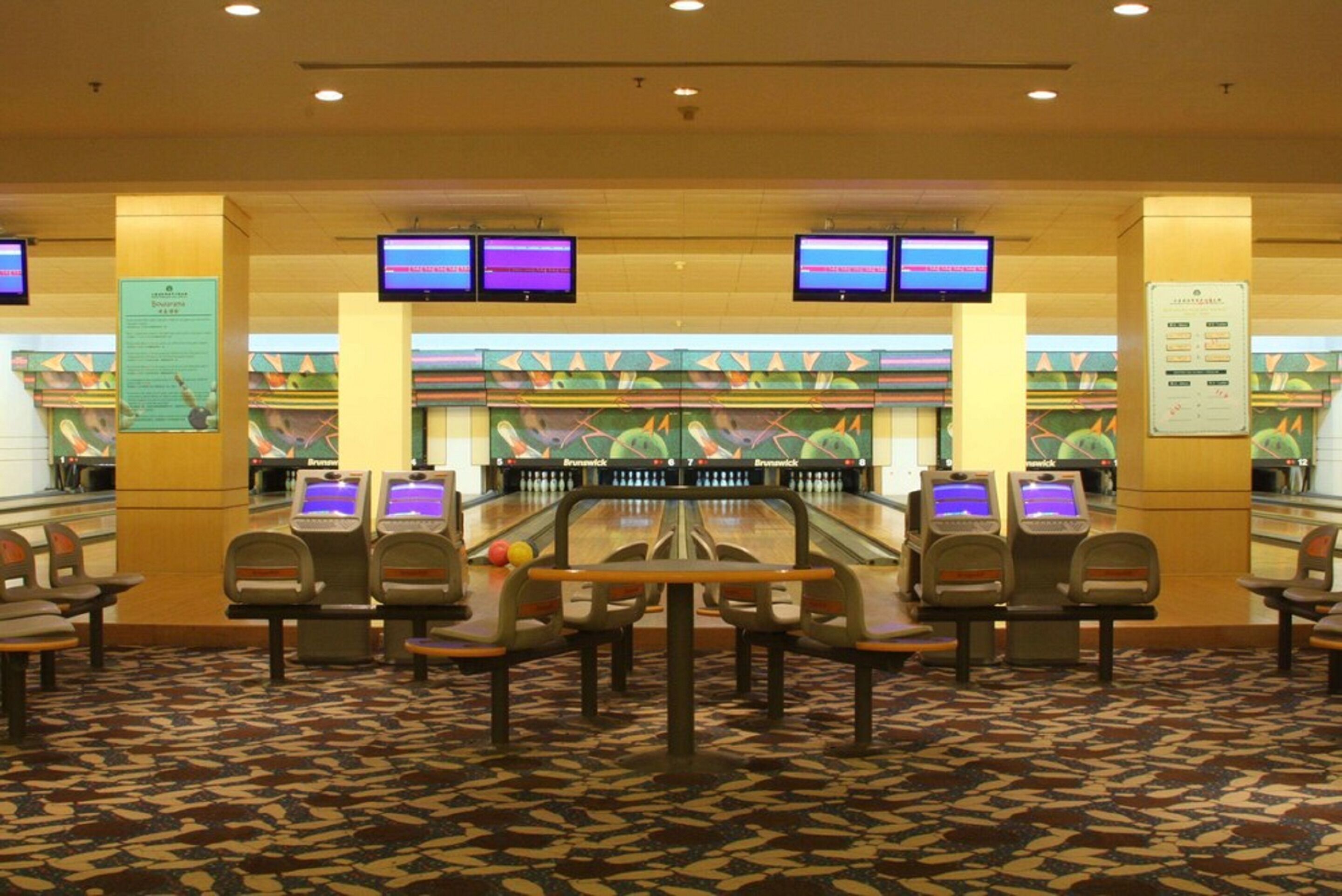 4 restaurants, breakfast served